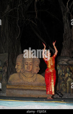 Festival Elephanta Alarmel Valli performing Bharatnatyam traditionnelle de danse classique indienne forme Gharapuri Raigad art Inde Maharashtra Mumbai Banque D'Images