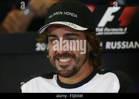 Sochi, Russie. 05Th Oct, 2015. Sport Automobile : Championnat du Monde de Formule 1 de la FIA 2015, Grand Prix de la Russie, # 14 Fernando Alonso (ESP, McLaren Honda), Crédit photo : dpa alliance/Alamy Live News Banque D'Images