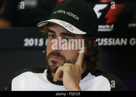 Sochi, Russie. 05Th Oct, 2015. Sport Automobile : Championnat du Monde de Formule 1 de la FIA 2015, Grand Prix de la Russie, # 14 Fernando Alonso (ESP, McLaren Honda), Crédit photo : dpa alliance/Alamy Live News Banque D'Images