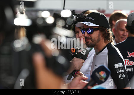 Sochi, Russie. 05Th Oct, 2015. Sport Automobile : Championnat du Monde de Formule 1 de la FIA 2015, Grand Prix de la Russie, # 14 Fernando Alonso (ESP, McLaren Honda), Crédit photo : dpa alliance/Alamy Live News Banque D'Images