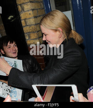 Londres, Royaume-Uni, 12th Mar 2015 : Nicole Kidman vu au Noel Coward Theatre après sa performance dans Photographie 51 à Londres Banque D'Images
