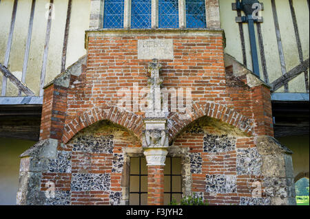 Détail de l'historique bâtiment ambulatoire à l'Hôpital de Saint Croix à Winchester, Hampshire. Ces remontent au 12e ec Banque D'Images