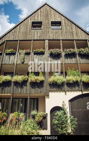 Appartement Maison en bois allemand. Thème de l'architecture. Composition verticale. Banque D'Images