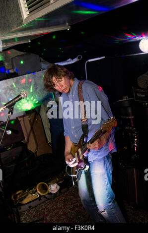 Thurston Moore de Sonic Youth performing auparavant dans le cadre du Festival littéraire de Stoke Newington Banque D'Images