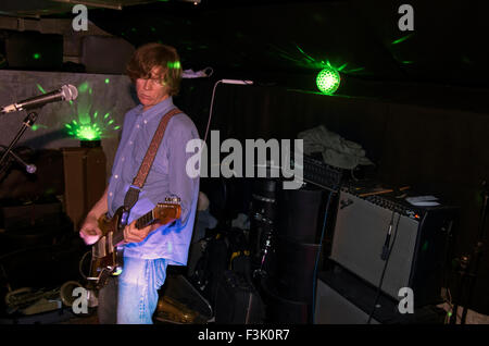 Thurston Moore de Sonic Youth performing auparavant dans le cadre du Festival littéraire de Stoke Newington Banque D'Images