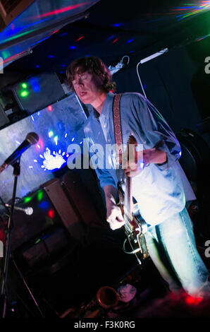 Thurston Moore de Sonic Youth performing auparavant dans le cadre du Festival littéraire de Stoke Newington Banque D'Images