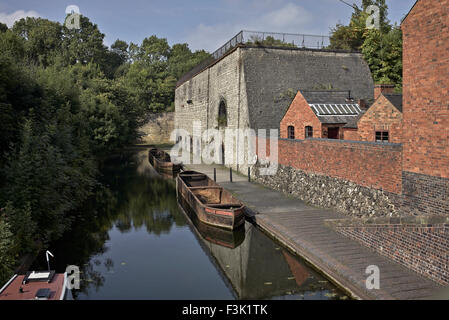 Black Country Museum Dudley. Canal et charbon transportant des barges West Midlands Angleterre Royaume-Uni Banque D'Images