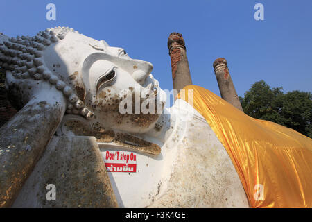 La Thaïlande, Ayutthaya, Wat Yai Chai Mongkhon, Bouddha couché, statue Banque D'Images