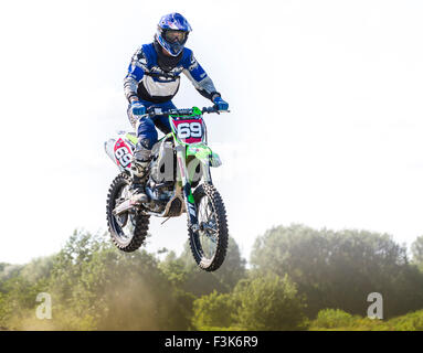 MUNICH, ALLEMAGNE - le 17 août : Inconnu rider participe à la formation de la Club Motorsport Freisinger Baer à Munich Banque D'Images