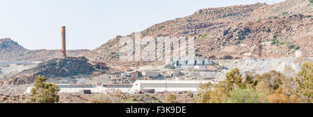 NABABEEP, AFRIQUE DU SUD - le 17 août 2015 : La mine de cuivre de Nababeep, une petite ville minière dans le Nord du Namaqualand. Min Banque D'Images