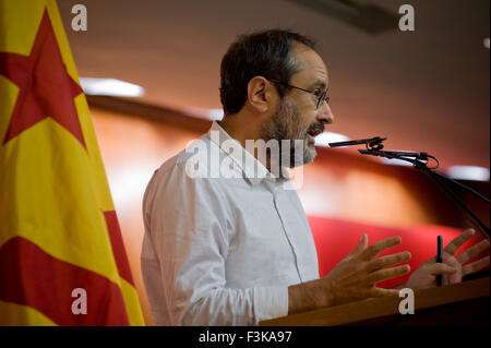 Barcelone, Catalogne, Espagne. 8 octobre, 2015. ANTONIO BAÃ'OS de tasse, la gauche pro-parti de l'indépendance, au cours d'une conférence politique à Barcelone, Espagne, le 8 octobre 2015. Tasse parti a dit qu'il établira le plan de la souveraineté contre l'investiture du président Artur Mas. © Jordi Boixareu/ZUMA/Alamy Fil Live News Banque D'Images