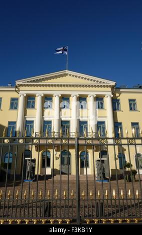 Le Palais Présidentiel et ses gardes à Helsinki, Finlande Banque D'Images