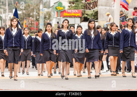 Banos de Agua Santa, Equateur - 26 juillet 2015 : Les étudiants qui fréquentent l'Equateur Fête d'été à Banos de Agua S Banque D'Images