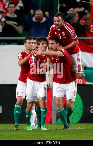 Budapest, Hongrie. 8 octobre, 2015. Le Hongrois Daniel Bode (13) célèbre son premier but avec ses coéquipiers lors de la Hongrie par rapport aux Îles Féroé l'UEFA Euro 2016 football match qualificatif en Groupama Arena. Credit : Laszlo Szirtesi/Alamy Live News Banque D'Images