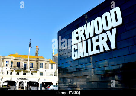 Hastings, East Sussex, Angleterre, Royaume-Uni. Jerwood Gallery (ouvert en mars 2012) le logement le Jerwood Collection de 20e et 21e siècle Banque D'Images