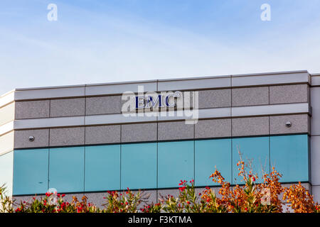 Pleasanton, Californie, USA. 8 octobre, 2015. Les bureaux des sociétés emc à Pleasanton en Californie aux États-Unis. Dell Inc. est en pourparlers pour acheter l'entreprise de stockage de données EMC Corp. 10-8-2015 Crédit : John Crowe/Alamy Live News Banque D'Images