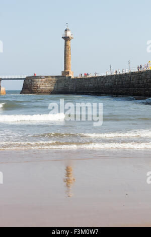 Donnant sur la mer du Nord, à Whitby, North Yorkshire, Angleterre Banque D'Images