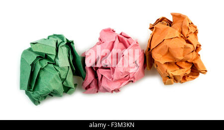 Boules de froissé lumineux multicolores paper isolated on white Banque D'Images