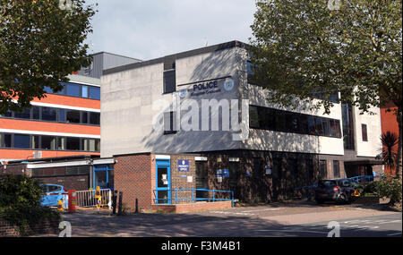 Fratton, Hampshire, Royaume-Uni. 9 octobre, 2015. La station de police de la brigade volante fermée après l'emménagement. Une infestation de puce a forcé la fermeture d'un poste de police de l'ensemble de la zone d'habitation équipe chargée de l'enquête criminelle. Fratton Park, à Kingston Crescent, a été contraint de fermer pendant qu'il est fumigée. Tous les détectives et enquêteurs ont été transférés à la station plus tôt cette année et la fermeture les a obligés à travailler ailleurs. Credit : uknip/Alamy Live News Banque D'Images