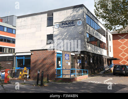 Fratton, Hampshire, Royaume-Uni. 9 octobre, 2015. La station de police de la brigade volante fermée après l'emménagement. Une infestation de puce a forcé la fermeture d'un poste de police de l'ensemble de la zone d'habitation équipe chargée de l'enquête criminelle. Fratton Park, à Kingston Crescent, a été contraint de fermer pendant qu'il est fumigée. Tous les détectives et enquêteurs ont été transférés à la station plus tôt cette année et la fermeture les a obligés à travailler ailleurs. Credit : uknip/Alamy Live News Banque D'Images