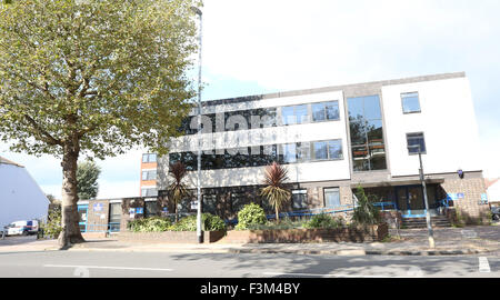 Fratton, Hampshire, Royaume-Uni. 9 octobre, 2015. La station de police de la brigade volante fermée après l'emménagement. Une infestation de puce a forcé la fermeture d'un poste de police de l'ensemble de la zone d'habitation équipe chargée de l'enquête criminelle. Fratton Park, à Kingston Crescent, a été contraint de fermer pendant qu'il est fumigée. Tous les détectives et enquêteurs ont été transférés à la station plus tôt cette année et la fermeture les a obligés à travailler ailleurs. Credit : uknip/Alamy Live News Banque D'Images