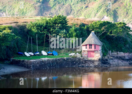 Le hangar à Bantham sur la rivière Avon Banque D'Images