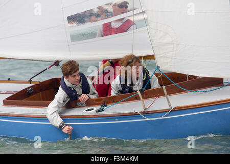 XOD X voile Yacht Racing, animations côté rive, bandes, Yacht Club scènes, 2015, la semaine de Cowes, île de Wight, Angleterre, Royaume-Uni, Banque D'Images