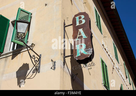 Ancien bar signer à San Quirico d'Orcia, Toscane, Italie (Bar Centrale) Banque D'Images