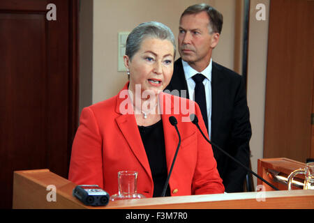 Oslo, Norvège. 9 octobre, 2015. Kaci Kullmann Five, président du Comité Nobel norvégien, annonce le gagnant du Prix Nobel de la Paix 2015 lors d'une conférence de presse à Oslo, Norvège, le 9 octobre 2015. Le Dialogue National Tunisien Quartet a remporté le Prix Nobel de la Paix 2015 le vendredi pour "sa contribution décisive à la construction d'une démocratie pluraliste en Tunisie," a annoncé le comité. © Zhang Shuhui/Xinhua/Alamy Live News Banque D'Images