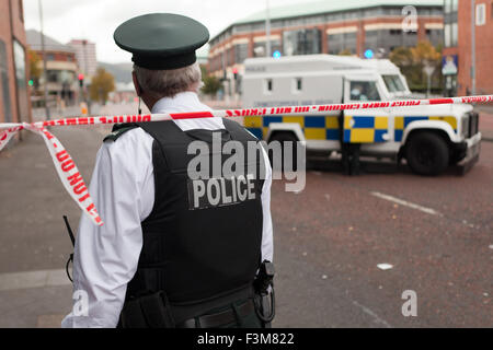 Divis Street, Belfast, Royaume-Uni. 09 octobre. 2015. Alerte de sécurité à Belfast Metropolitan College séance d'information recrutement PSNI forces d'être annulé Crédit : Bonzo/Alamy Live News Banque D'Images