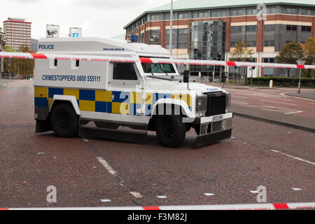 Divis Street, Belfast, Royaume-Uni. 09 octobre. 2015. Alerte de sécurité à Belfast Metropolitan College séance d'information recrutement PSNI forces d'être annulé Crédit : Bonzo/Alamy Live News Banque D'Images