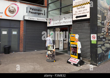 Divis Street, Belfast, Royaume-Uni. 09 octobre. 2015. Alerte de sécurité à Belfast Metropolitan College séance d'information recrutement PSNI forces d'être annulé Crédit : Bonzo/Alamy Live News Banque D'Images