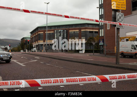 Divis Street, Belfast, Royaume-Uni. 09 octobre. 2015. Alerte de sécurité à Belfast Metropolitan College séance d'information recrutement PSNI forces d'être annulé Crédit : Bonzo/Alamy Live News Banque D'Images