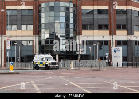 Divis Street, Belfast, Royaume-Uni. 09 octobre. 2015. Alerte de sécurité à Belfast Metropolitan College séance d'information recrutement PSNI forces d'être annulé Crédit : Bonzo/Alamy Live News Banque D'Images