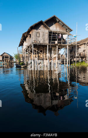 Maisons dans le lac Inle, en Birmanie Banque D'Images