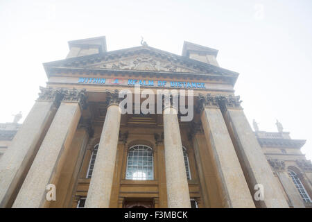 Woodstock, Oxfordshire, UK. 09/10/2015. L'exposition 'à l'intérieur d'un domaine de la distance", Lawrence Weiner à Blenheim Palace débutera le 10 octobre et se poursuivra jusqu'au 20 décembre 2015. Banque D'Images