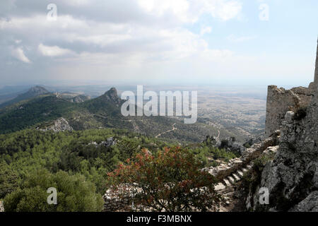 L'escalier menant à Kantara Castle situé dans un paysage de montagnes Besparmak en automne Septembre dans le nord de Chypre turc KATHY DEWITT Banque D'Images