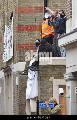 Les manifestants pendant une manifestation anti G8 à Londres Banque D'Images