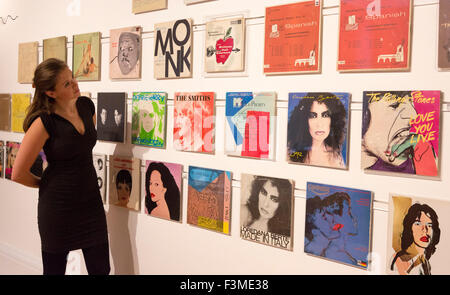 Londres, Royaume-Uni. 24/09/2015. Pochettes de disques réalisées par Andy Warhol pour la vente Rock et Pop. Appuyez sur aperçu d'une exposition de plus de 650 œuvres de Sotheby's future rock & pop (29 septembre), des estampes et multiples (29 septembre) et a fait en Grande-Bretagne (30 septembre). Banque D'Images