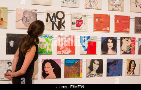 Londres, Royaume-Uni. 24/09/2015. Pochettes de disques réalisées par Andy Warhol pour la vente Rock et Pop. Appuyez sur aperçu d'une exposition de plus de 650 œuvres de Sotheby's future rock & pop (29 septembre), des estampes et multiples (29 septembre) et a fait en Grande-Bretagne (30 septembre). Banque D'Images