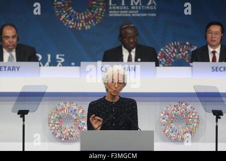 Lima, Pérou. 9 octobre, 2015. Fonds monétaire international (FMI), Christine Lagarde, directrice générale (avant) prononce un discours lors de la session plénière de l'Assemblées annuelles des Conseils des gouverneurs du Groupe de la Banque mondiale et le FMI, à Lima, Pérou, le 9 octobre 2015. © Carlos Guzman Negrini/ANDINA/Xinhua/Alamy Live News Banque D'Images