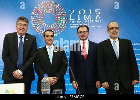 Lima, Pérou. 9 octobre, 2015. (L à R) le ministre des Finances de la Colombie, Mauricio Cardenas l'économie du Pérou et le ministre des Finances, Alonso Segura, ministre des Finances du Mexique Luis Videgaray et ministre des Finances du Chili Rodrigo Valdes Pulido assister à la session plénière des assemblées annuelles des Conseils des gouverneurs du Groupe de la Banque mondiale et le Fonds monétaire international (FMI) à Lima, Pérou, le 9 octobre 2015. © Carlos Guzman Negrini/ANDINA/Xinhua/Alamy Live News Banque D'Images