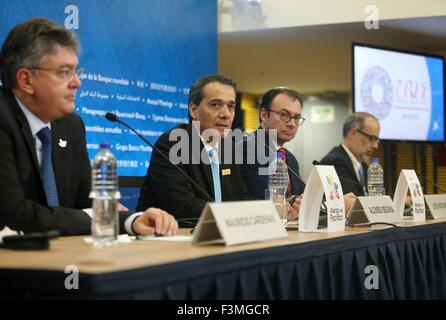 Lima, Pérou. 9 octobre, 2015. (L à R) le ministre des Finances de la Colombie, Mauricio Cardenas l'économie du Pérou et le ministre des Finances, Alonso Segura, ministre des Finances du Mexique Luis Videgaray et ministre des Finances du Chili Rodrigo Valdes Pulido assister à la session plénière des assemblées annuelles des Conseils des gouverneurs du Groupe de la Banque mondiale et le Fonds monétaire international (FMI) à Lima, Pérou, le 9 octobre 2015. © Carlos Guzman Negrini/ANDINA/Xinhua/Alamy Live News Banque D'Images