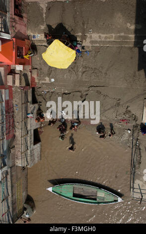 Vue aérienne des ghats et Gange, Varanasi, Uttar Pradesh, Inde. Varanasi, Uttar Pradesh, Inde. L'exercice de leurs ritu Banque D'Images