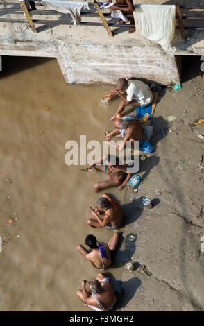 Vue aérienne des ghats et Gange, Varanasi, Uttar Pradesh, Inde. Varanasi, Uttar Pradesh, Inde. L'exercice de leurs ritu Banque D'Images