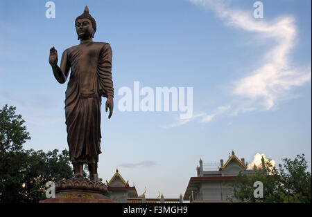 Bodhgaya, Bihar, Inde. Ce Budda Budda de bronze a été remis à Bodhgaya par les Vietnamiens Buddists. Bodh Gaya est le berceau Banque D'Images