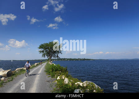 Piste cyclable, Chaussée de Colchester Park sur le lac Champlain, Burlington, Vermont, USA Banque D'Images