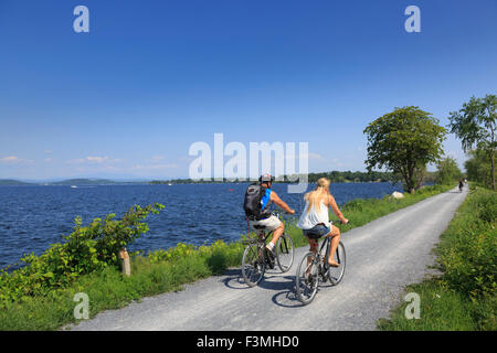 Piste cyclable, Chaussée de Colchester Park sur le lac Champlain, Burlington, Vermont, USA Banque D'Images