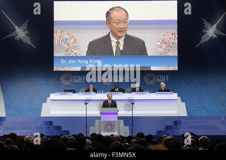 Lima, Pérou. 9 octobre, 2015. La Banque mondiale (BM) Jim Yong Kim, le Président prononce un discours lors de la session plénière de l'Assemblées annuelles des Conseils des gouverneurs du Groupe de la Banque mondiale et le Fonds monétaire international (FMI) à Lima, Pérou, le 9 octobre 2015. © Luis Camacho/Xinhua/Alamy Live News Banque D'Images