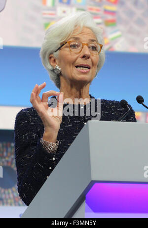 Lima, Pérou. 9 octobre, 2015. Fonds monétaire international (FMI), Christine Lagarde, Directeur général prononce un discours lors de la session plénière de l'Assemblées annuelles des Conseils des gouverneurs du Groupe de la Banque mondiale et le FMI à Lima, Pérou, le 9 octobre 2015. © Luis Camacho/Xinhua/Alamy Live News Banque D'Images